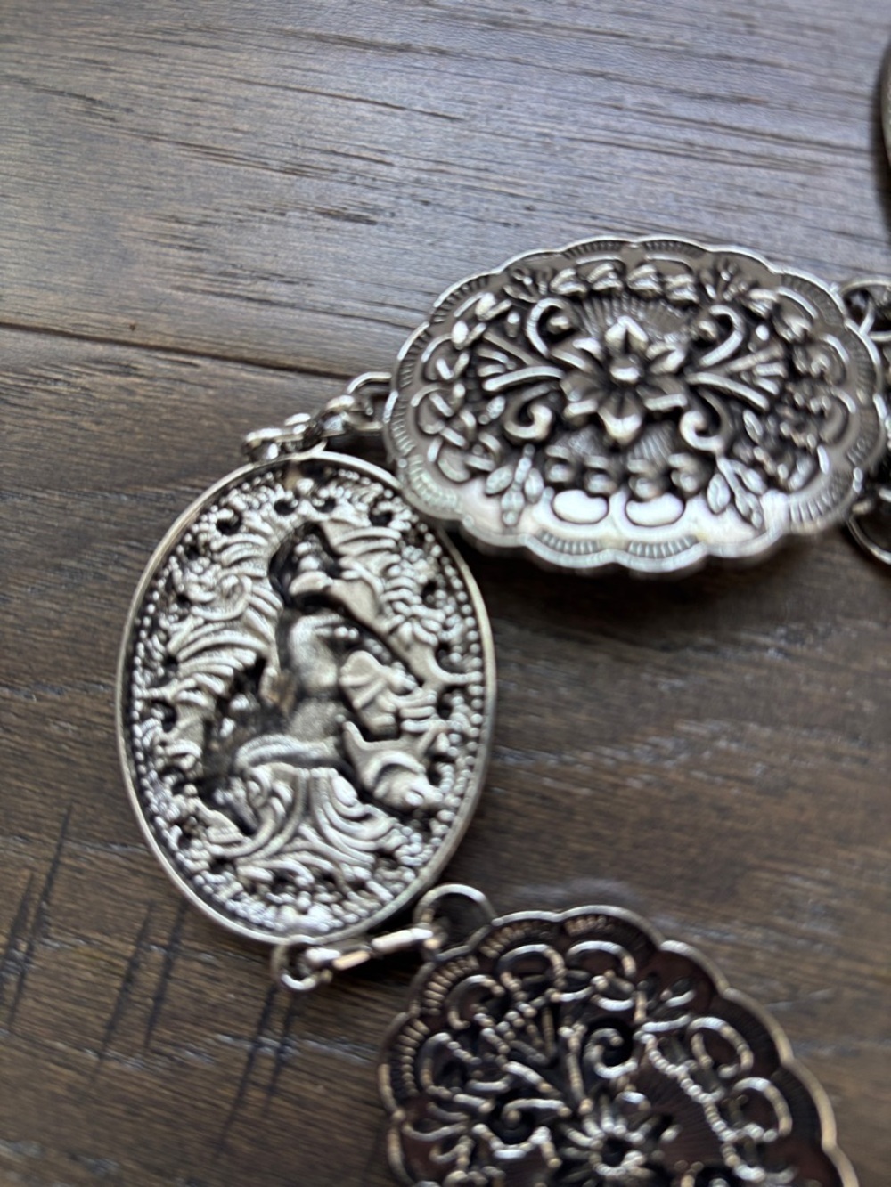 LA Valentina Western Chain Belt,oval silvertone horse & floral conchos,versatile - Picture 6 of 6